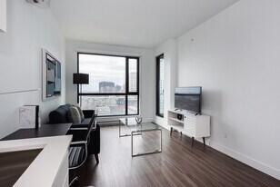 1355 Boul. René-Lévesque O, Unit SI ID1300969P in Montréal, QC - Building Photo