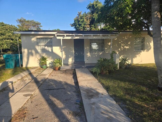 property at 2000 NW 2nd Ct