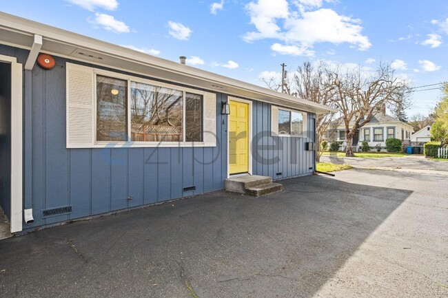 12 Post St in Petaluma, CA - Building Photo - Building Photo