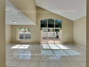 16554 NW 10th St in Pembroke Pines, FL - Foto de edificio - Building Photo