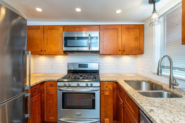 2218 E Oakdale St in Philadelphia, PA - Building Photo - Building Photo