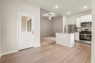 10391 Red Cardinal Dr in Cleveland, TX - Building Photo - Building Photo