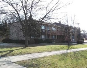 583 Park Plaza Ave in Glen Ellyn, IL - Building Photo - Building Photo