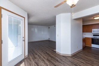 Fountains Apartments in West Des Moines, IA - Foto de edificio - Building Photo