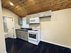 54605 N Circle Dr in Idyllwild, CA - Building Photo - Building Photo