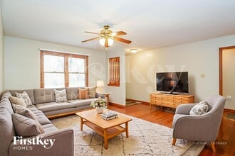 873 E Cragmont Dr in Indianapolis, IN - Foto de edificio - Building Photo