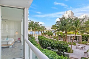 450 Alton Rd in Miami Beach, FL - Building Photo