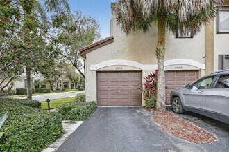 1002 NW 105th Ave in Plantation, FL - Building Photo - Building Photo