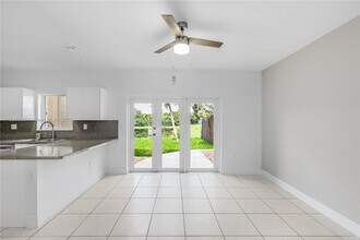 942 SW 147th Ct in Miami, FL - Building Photo - Building Photo