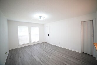 2020 Continental Ave in Tallahassee, FL - Building Photo - Building Photo