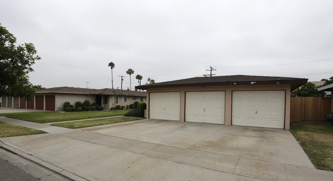 1727-1737 W Francis Dr in Anaheim, CA - Building Photo - Building Photo