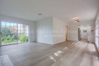 8019 Paseo Del Ocaso in San Diego, CA - Building Photo - Building Photo