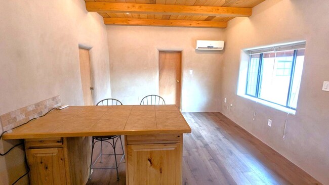 645 W San Francisco St in Santa Fe, NM - Foto de edificio - Building Photo