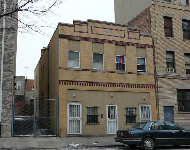 2471 Hughes Ave in Bronx, NY - Foto de edificio - Building Photo