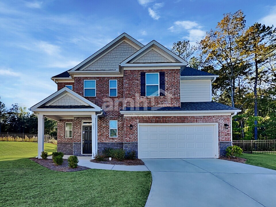 225 Rivulet Dr in Holly Springs, GA - Foto de edificio