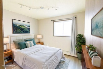 Renfrew Corner Apartments in Calgary, AB - Building Photo - Building Photo