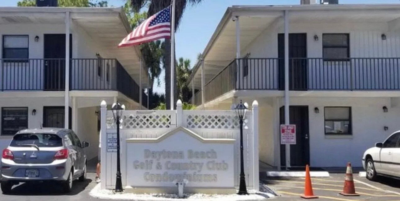 1504 Virginia Ave, Unit 102 in Daytona Beach, FL - Foto de edificio