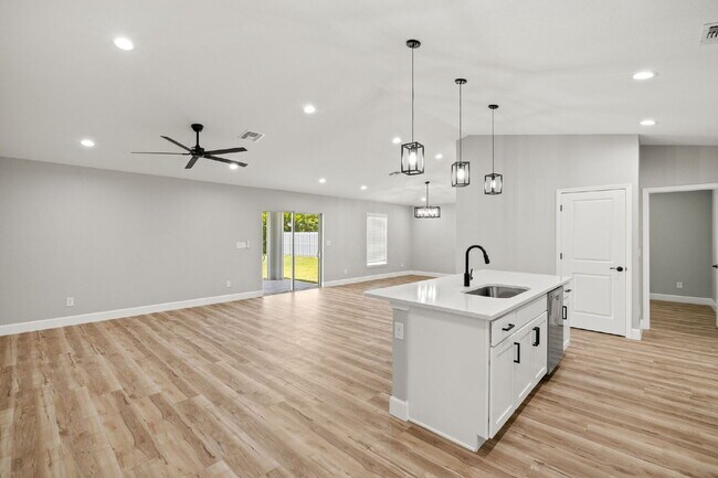 213 NW 5th St in Cape Coral, FL - Building Photo - Building Photo