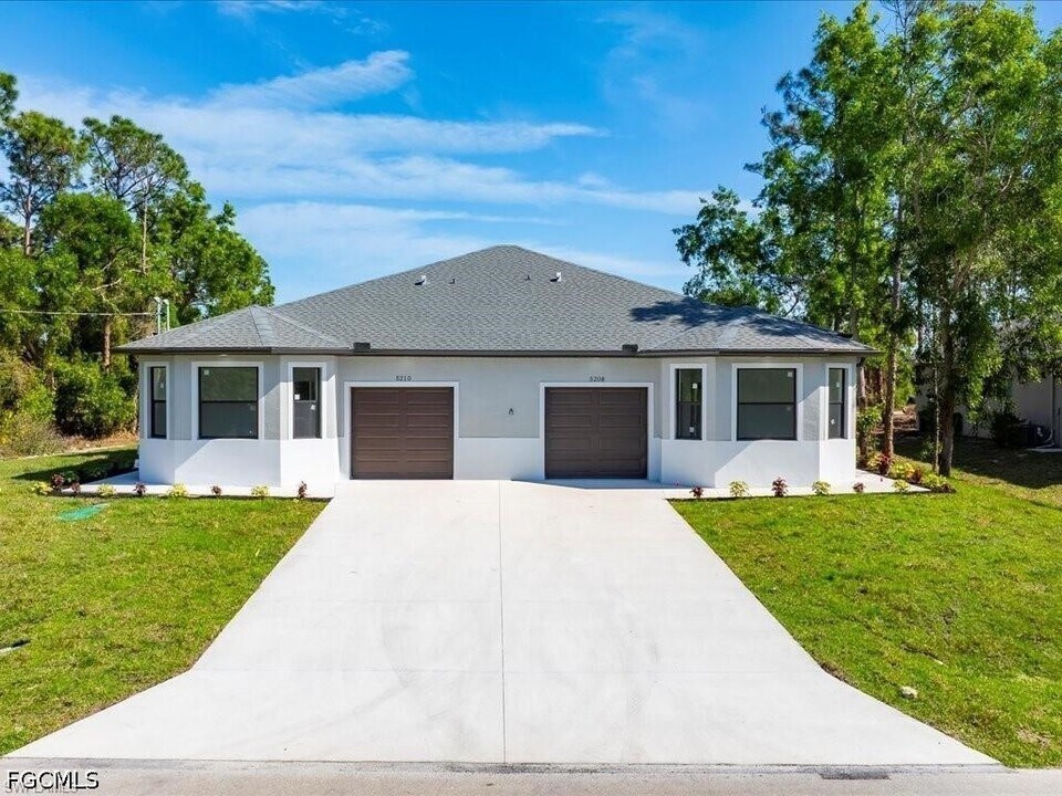 5208 28th St SW in Lehigh Acres, FL - Building Photo