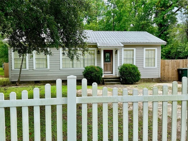 property at 705 W Bluff St