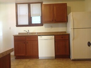 2570 N Newhall St, Unit LOWER in Milwaukee, WI - Building Photo - Building Photo