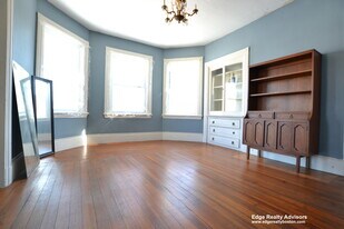 22 Surrey St in Boston, MA - Building Photo