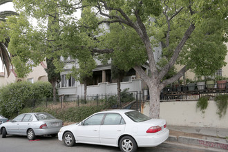 216 S Lake St in Los Angeles, CA - Building Photo - Building Photo