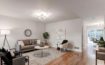352 Deerfield Dr in Mount Joy, PA - Building Photo - Building Photo