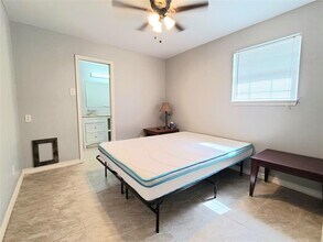 705 Harris Ave-Unit -42 in Kemah, TX - Foto de edificio - Building Photo