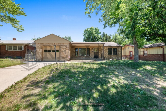 property at 860 Fabrique St
