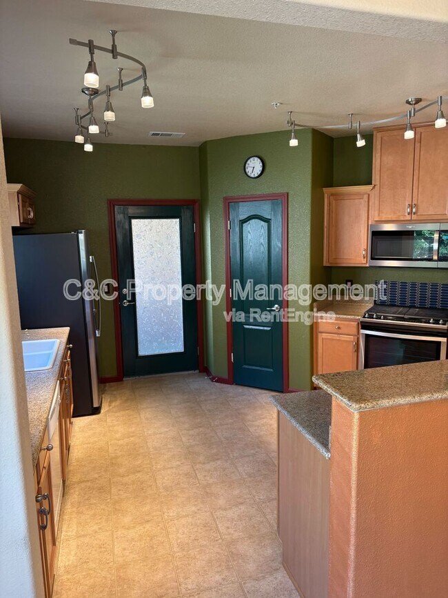 1262 Milano Dr in West Sacramento, CA - Building Photo - Building Photo