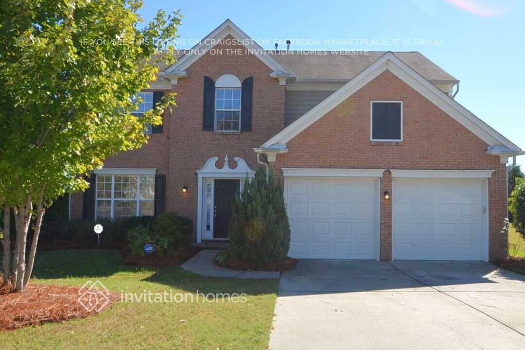 10828 Fountaingrove Dr in Charlotte, NC - Foto de edificio