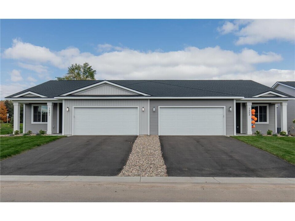 1303 Rose St in New Richmond, WI - Building Photo