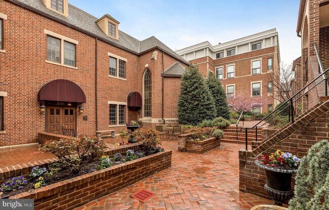 1715 15th St NW