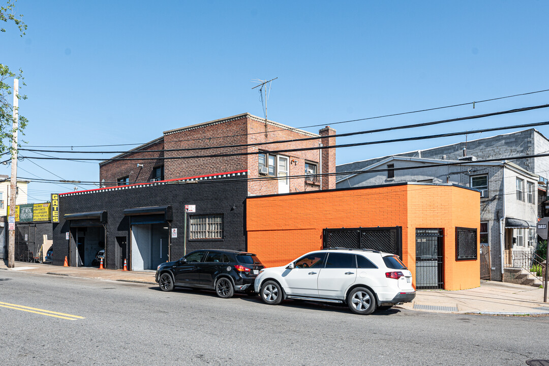 6915 51st Ave in Flushing, NY - Foto de edificio