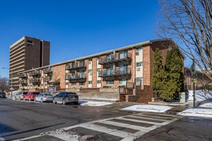 L' Hermitage in Milwaukee, WI - Building Photo