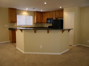 8318 Brilliant Ruby Ct in Las Vegas, NV - Foto de edificio - Building Photo