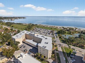 1200 N Shore Dr NE in St. Petersburg, FL - Building Photo - Building Photo