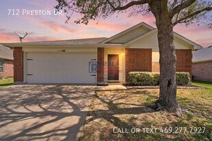 712 Preston Dr in Royse City, TX - Building Photo