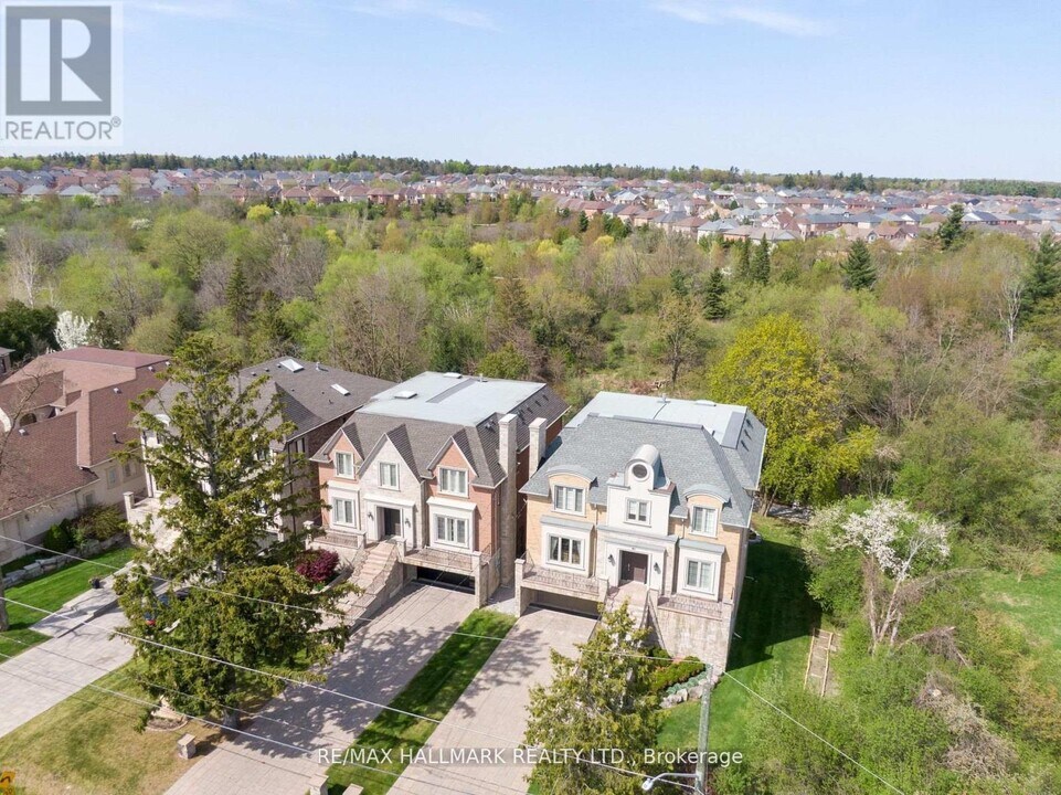 4 A Long Hill Dr in Richmond Hill, ON - Building Photo