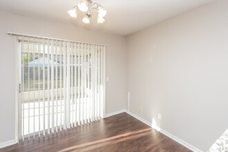 1626 Crossridge Dr in Brandon, FL - Building Photo - Building Photo