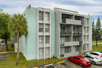 Windward Vista in Lauderhill, FL - Foto de edificio - Building Photo