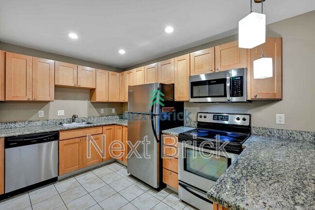 705 E Republican St in Seattle, WA - Building Photo - Building Photo