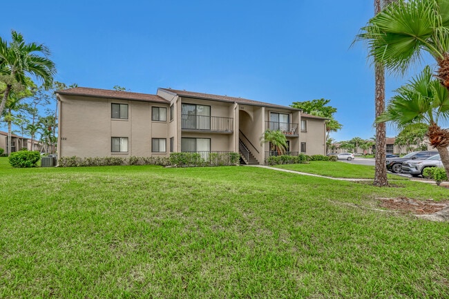 522 Shady Pine Way in Greenacres, FL - Building Photo - Building Photo