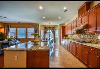 6010 Corrin Way in Elk Grove, CA - Foto de edificio - Building Photo