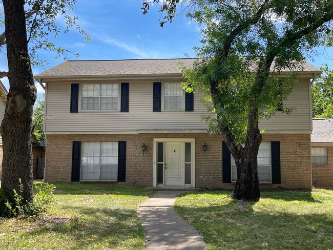 property at 3803 Oak Ridge Dr