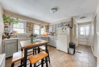 291 Mansfield Ave in Willimantic, CT - Foto de edificio - Building Photo