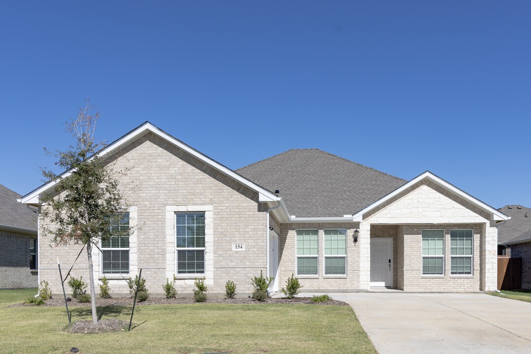 154 Bowling Grn Ave. in Red Oak, TX - Foto de edificio