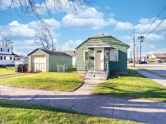 property at 2527 Wood St