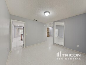 949 Yellow Rose Dr in Orlando, FL - Building Photo - Building Photo